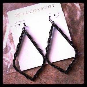 Kendra Scott Jewelry - Kendra Scott Sophie Earring NWT Kendra Scott Jewelry - Kendra Scott Sophie Earring NWT
